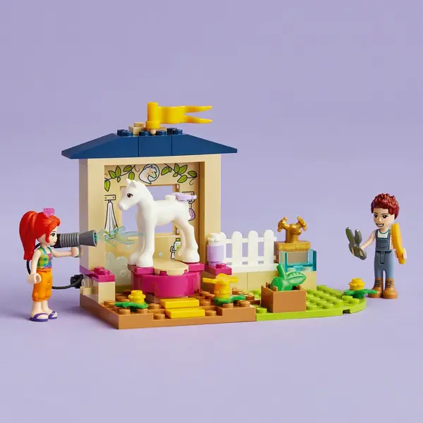 LEGO Friends - Grajd pentru ingrijirea poneiului 41696, 60 piese