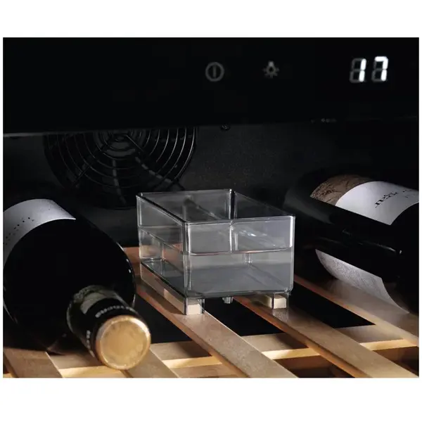 Vitrina frigorifica Electrolux de vinuri EWUS020B5B, 20 sticle, Rafturi lemn, Control electronic, Clasa G, H 82 cm, Negru